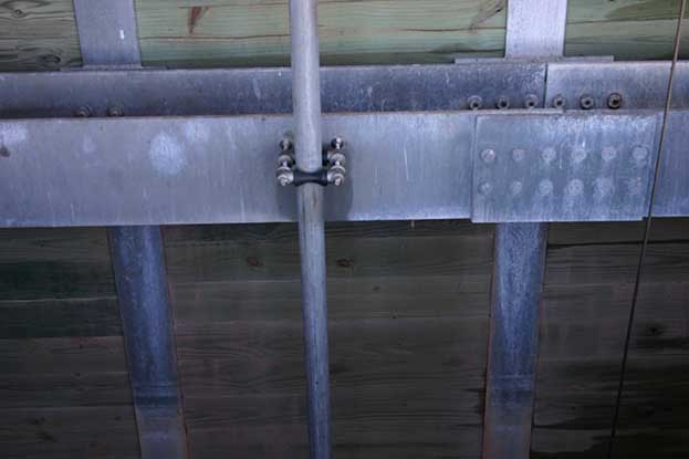 vertical drain pipe in lock